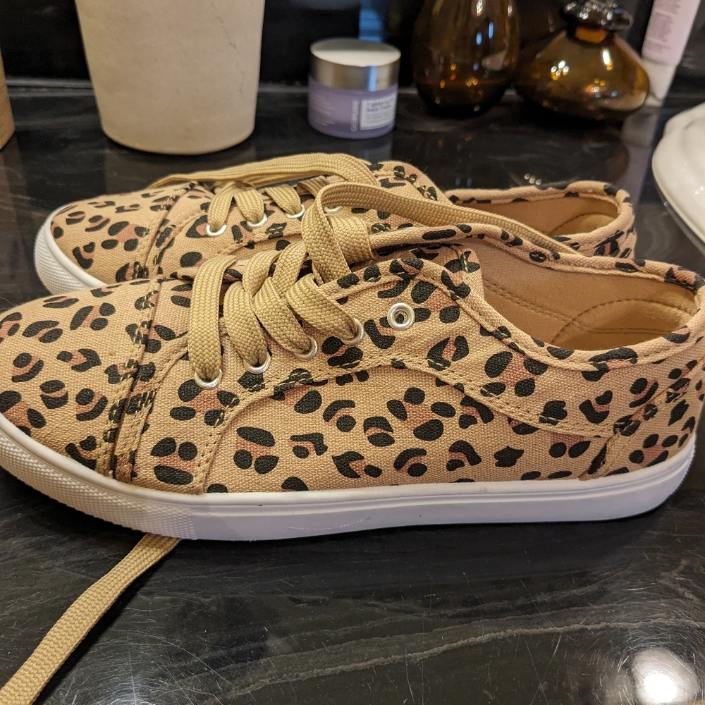 Shoes - Picture 2 of 4